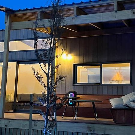 Alpine Chalet - Views, Fire-Pit, Central, Cosy Wanaka Bagian luar foto