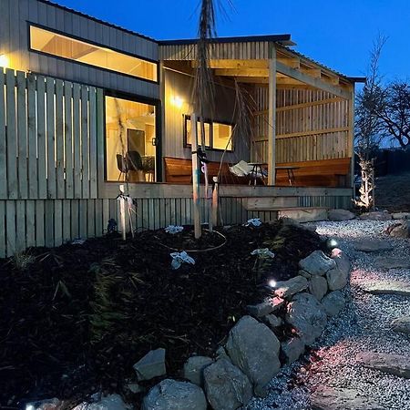 Alpine Chalet - Views, Fire-Pit, Central, Cosy Wanaka Bagian luar foto