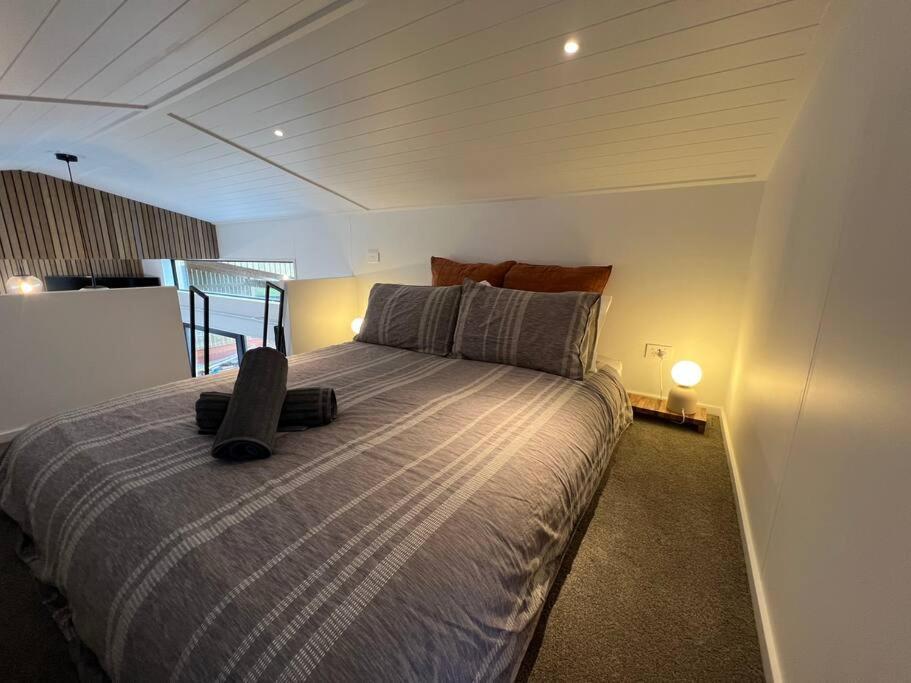 Alpine Chalet - Views, Fire-Pit, Central, Cosy Wanaka Bagian luar foto