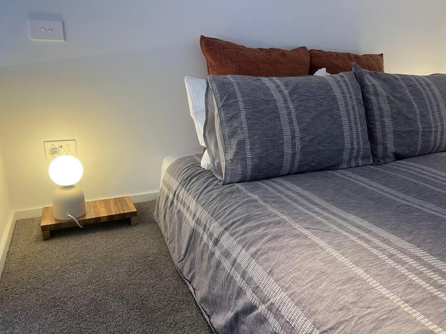 Alpine Chalet - Views, Fire-Pit, Central, Cosy Wanaka Bagian luar foto