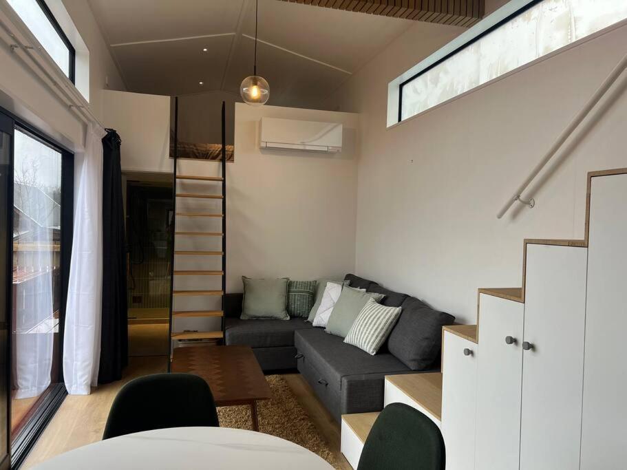 Alpine Chalet - Views, Fire-Pit, Central, Cosy Wanaka Bagian luar foto