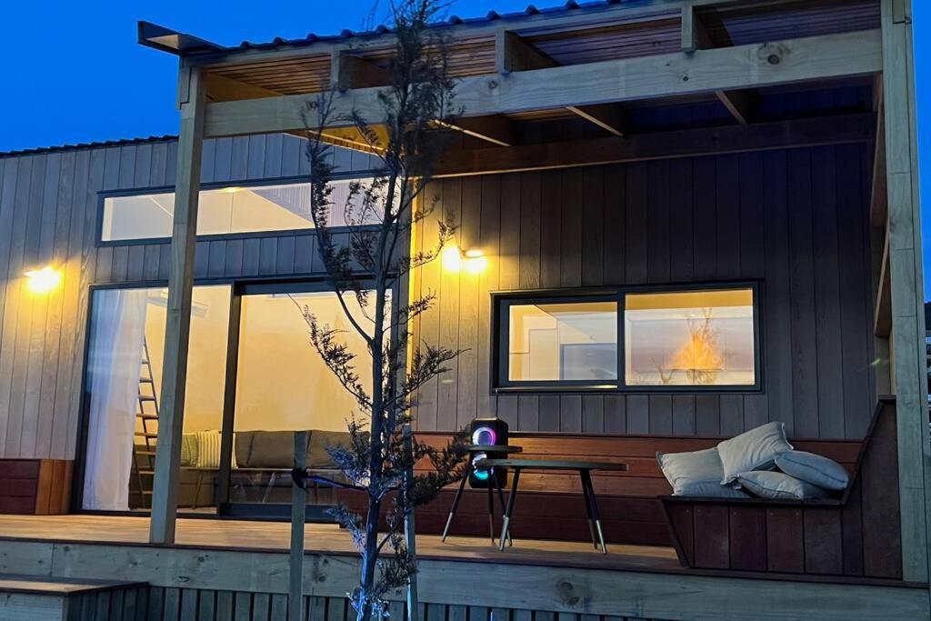 Alpine Chalet - Views, Fire-Pit, Central, Cosy Wanaka Bagian luar foto