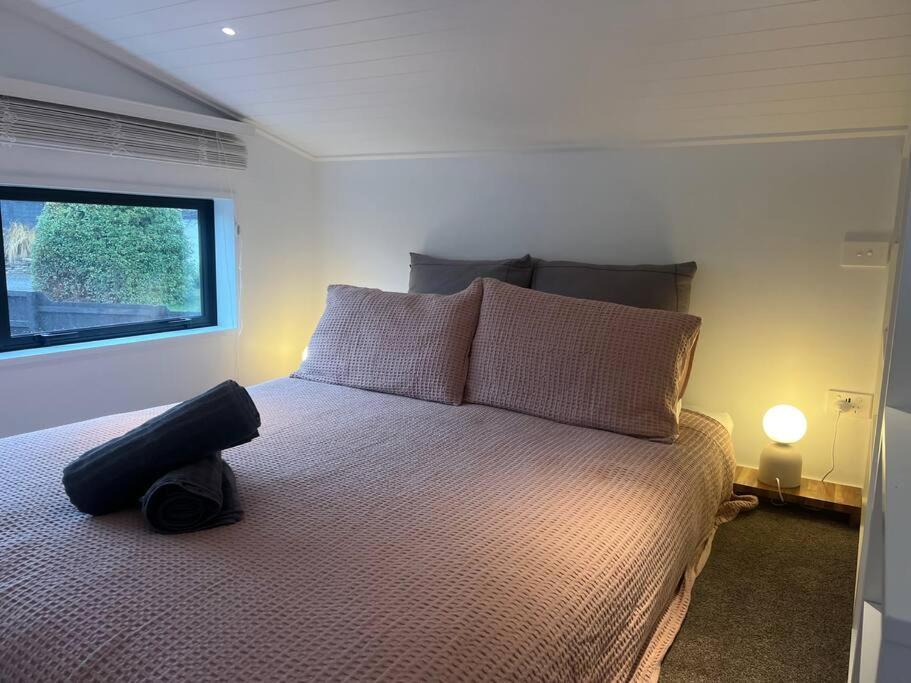 Alpine Chalet - Views, Fire-Pit, Central, Cosy Wanaka Bagian luar foto